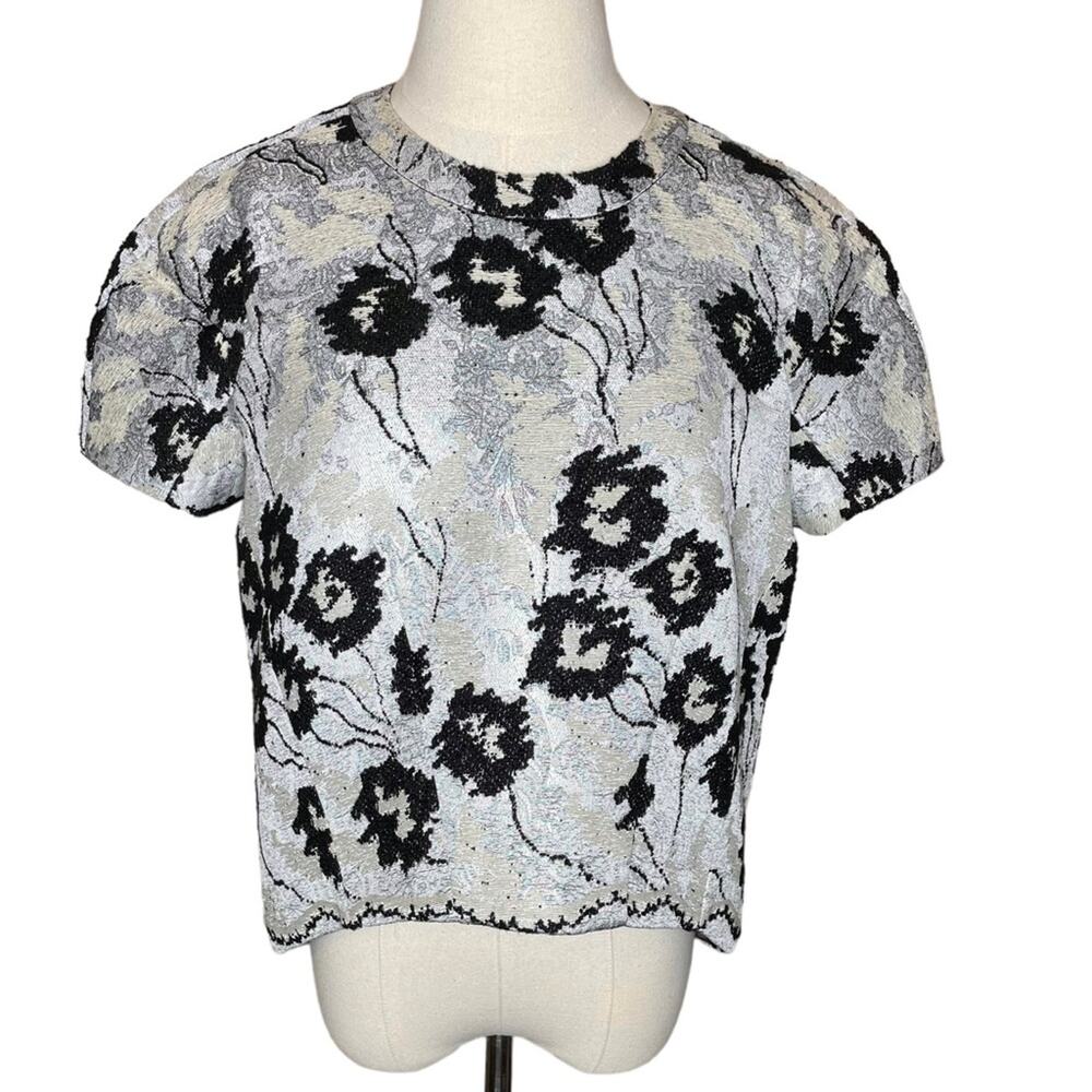 BCBGMAXAZRIA RUNWAY Size Small Cropped Hi-Lo Short Sleeve Floral Tapestry Top